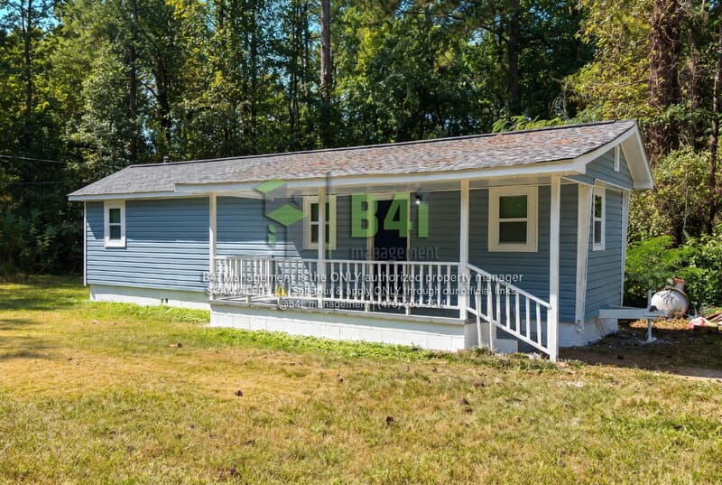 LaGrange House: 490 Fling Rd