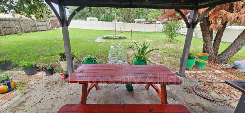 Clermont House: 11649 Crescent Pines Boulevard