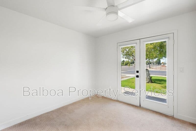 Gilbert House: 1 N Cottonwood Dr