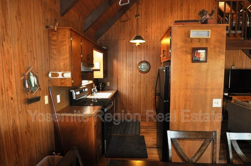 Groveland House: 20415 Pine Mountain Drive