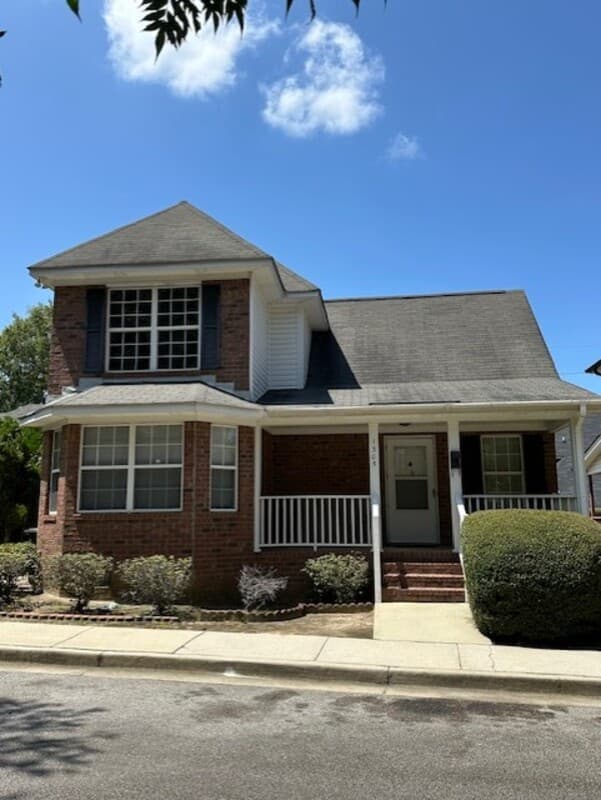 Columbia House: 1305 Melrose Heights Street