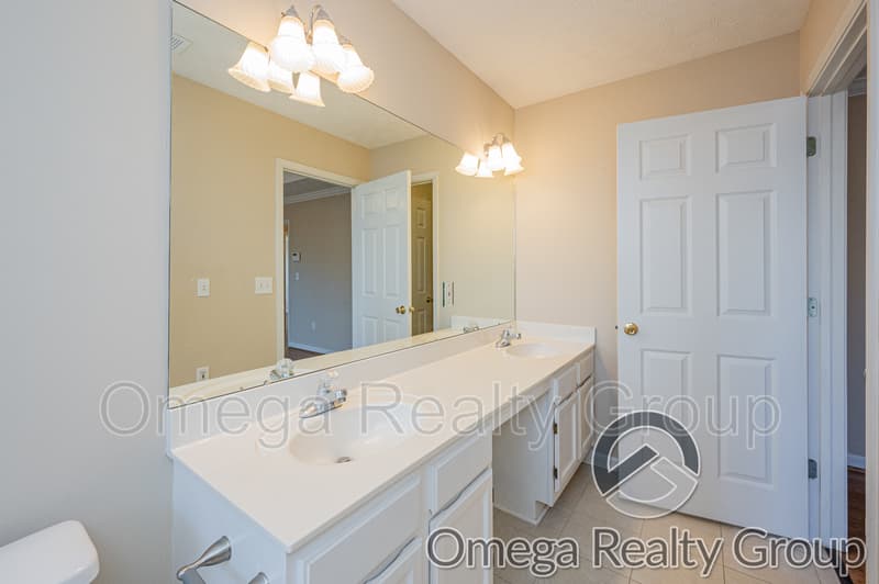 Montgomery House: 924 Eastern Oaks Dr