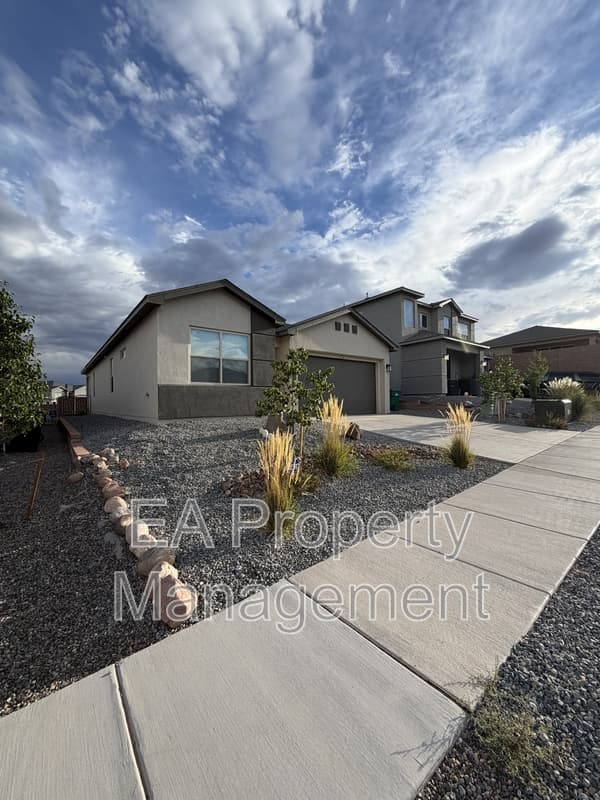 Rio Rancho House: 6742 Clayton Dr NE
