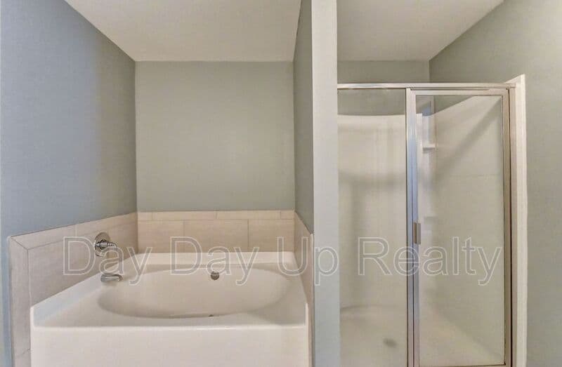 Suwanee House: 5605 Bright Cross Way