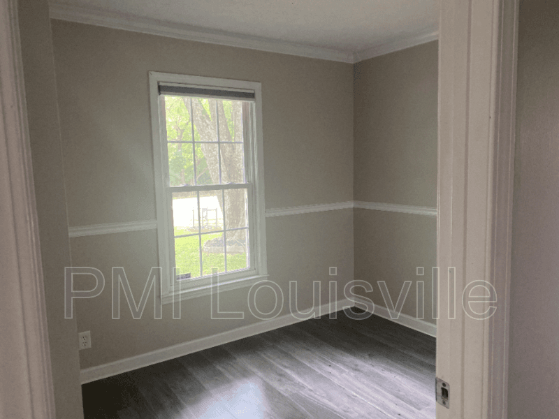 Crestwood House: 1015 W Moody Ln MK