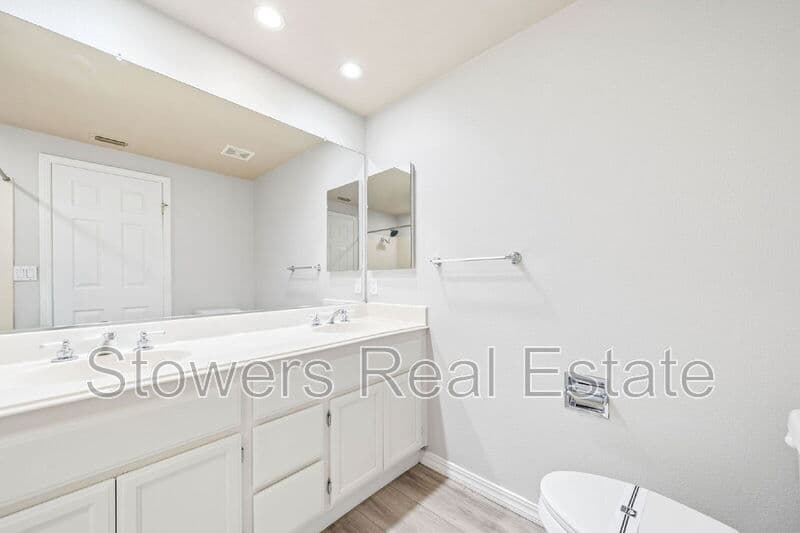 San Ramon Townhome: 613 S Blackbrush Ln