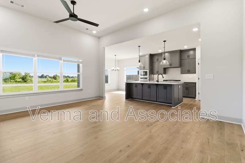 Centerton House: 970 Trestle Ln