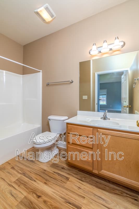 Oak Ridge House: 121 Hatleyberry St