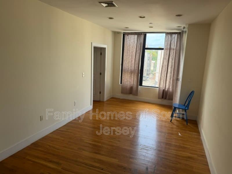 Philadelphia Apartment: 1315 N 15th St