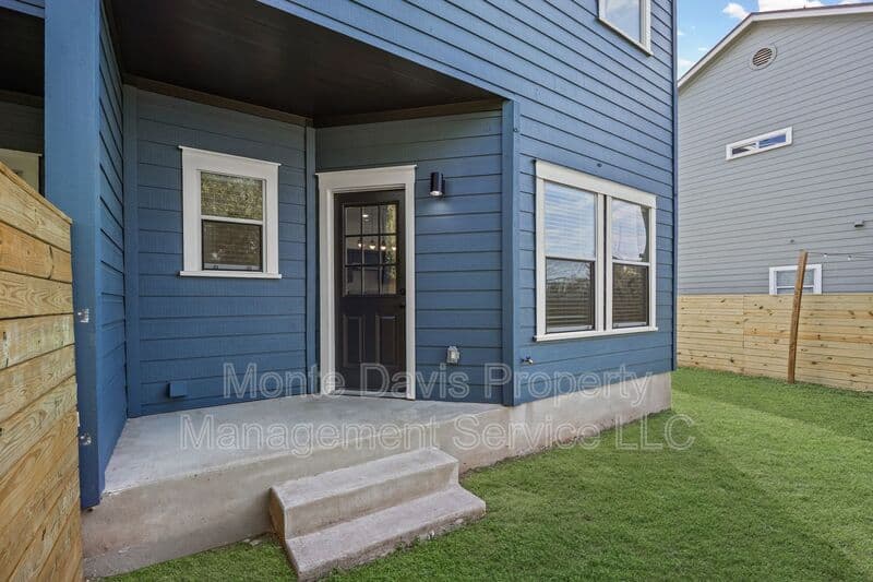 Austin Condo: 1802 Springdale Rd