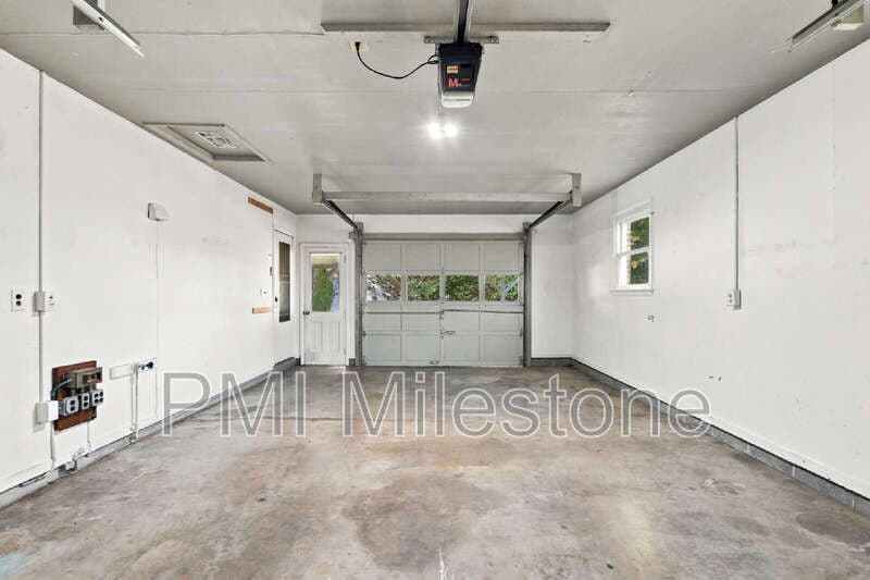 Greencastle House: 105 W Walter Ave
