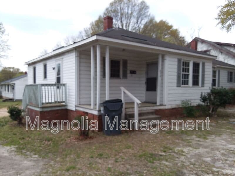 Henderson House: 630 E Montgomery St