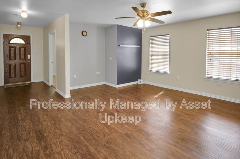 Dallas House: 5711 Arlington Park Drive