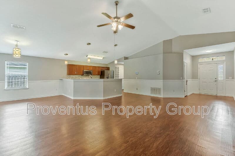 Navarre House: 2058 Catline Circle