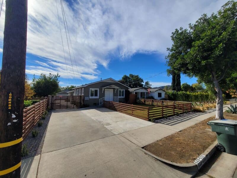 Pasadena House: 648 W Howard Street