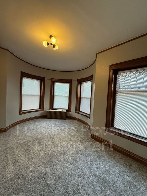 Omaha House: 2419 F St