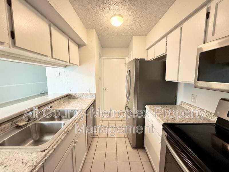 Dallas House: 12480 Abrams Rd
