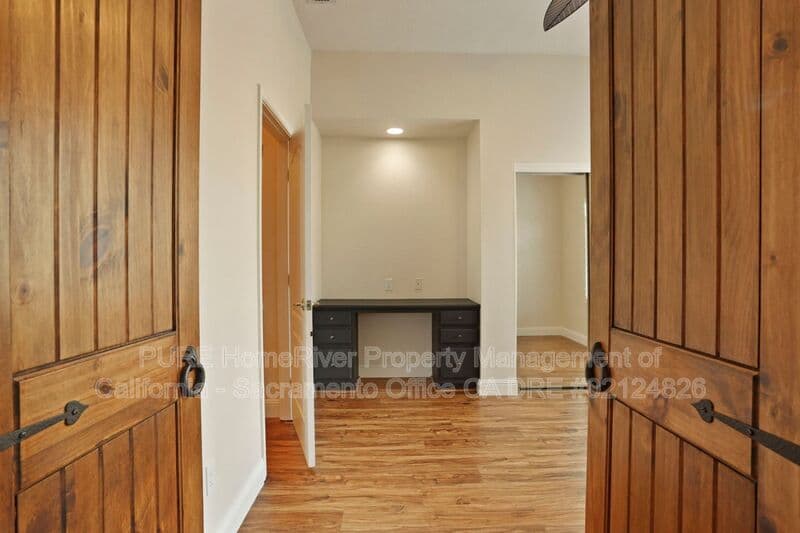 Gold River House: 12020 Gold Pointe Lane