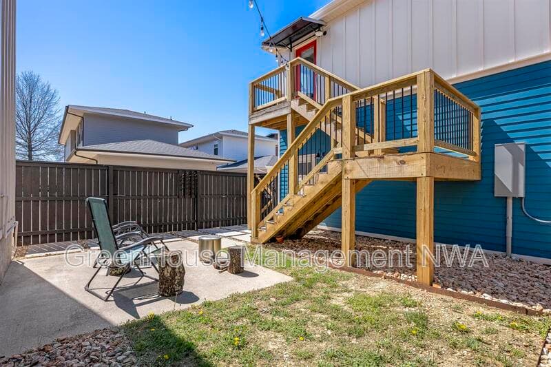 Bentonville House: 636 SW B ST
