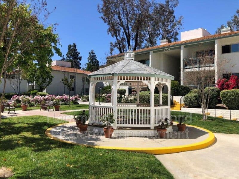 Calabasas Condo: 23633 Park Capri