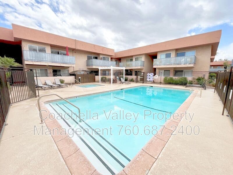 Palm Springs Condo: 400 N Sunrise Way