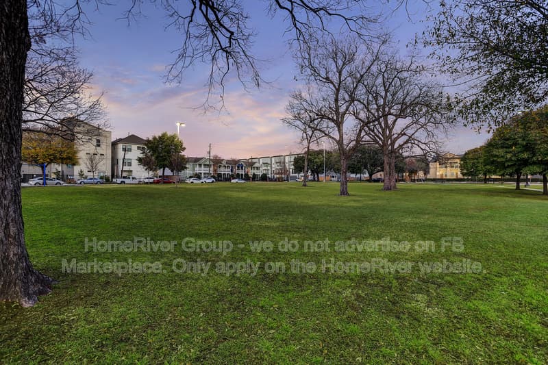 Houston House: 2914 Cline St