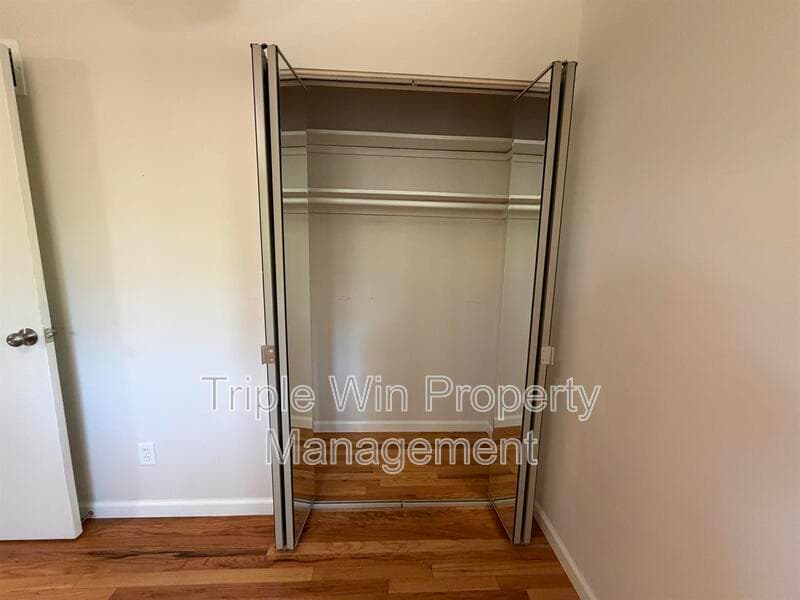 Saint Louis House: 10721 Corning Dr