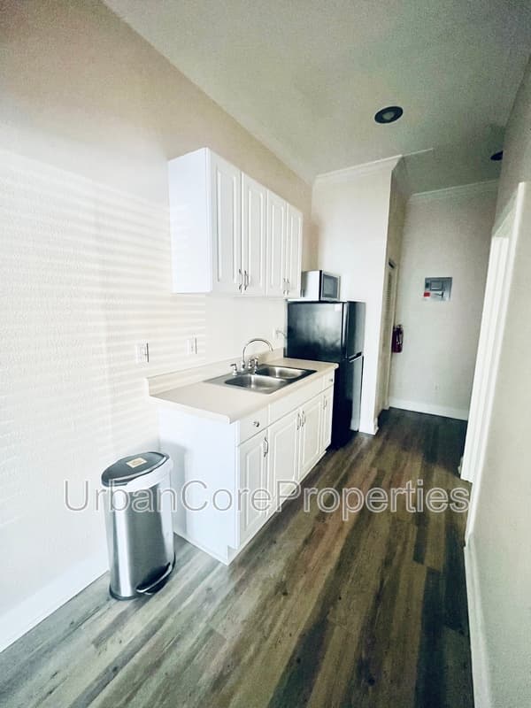 St. Petersburg House: 236 4th St N