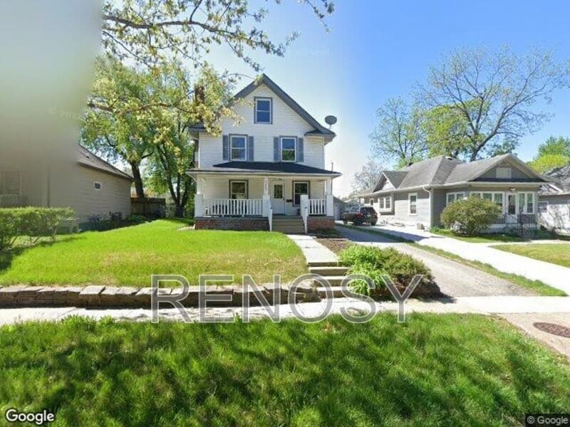 Des Moines House: 3114 School Street
