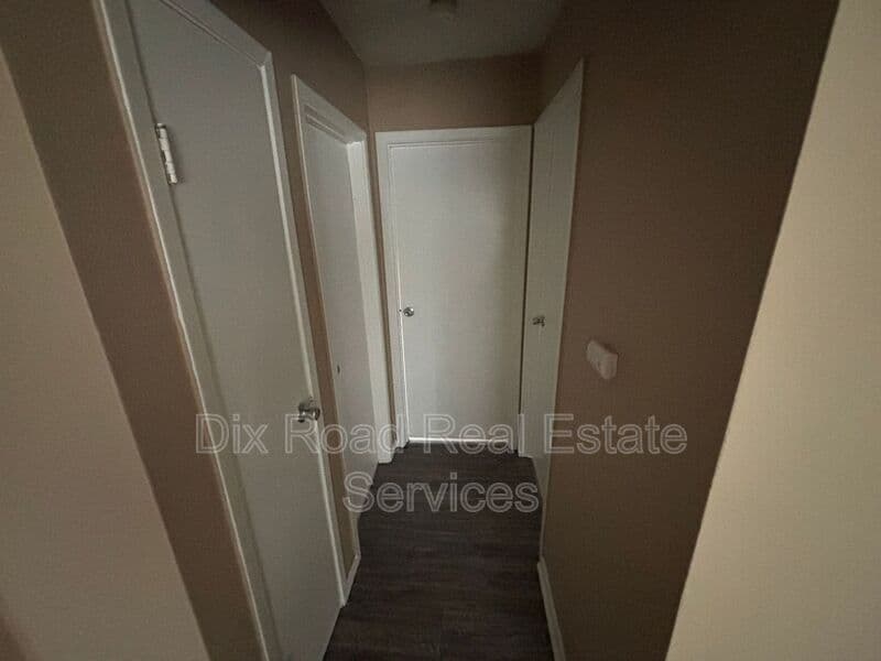 Trenton House: 410 Mars Rd