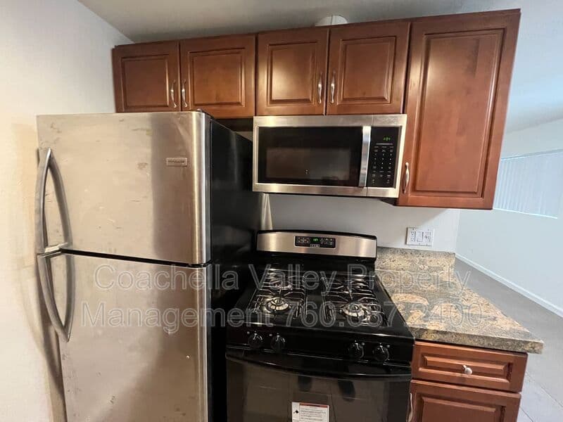 Coachella House: 85191 Bagdad Ave
