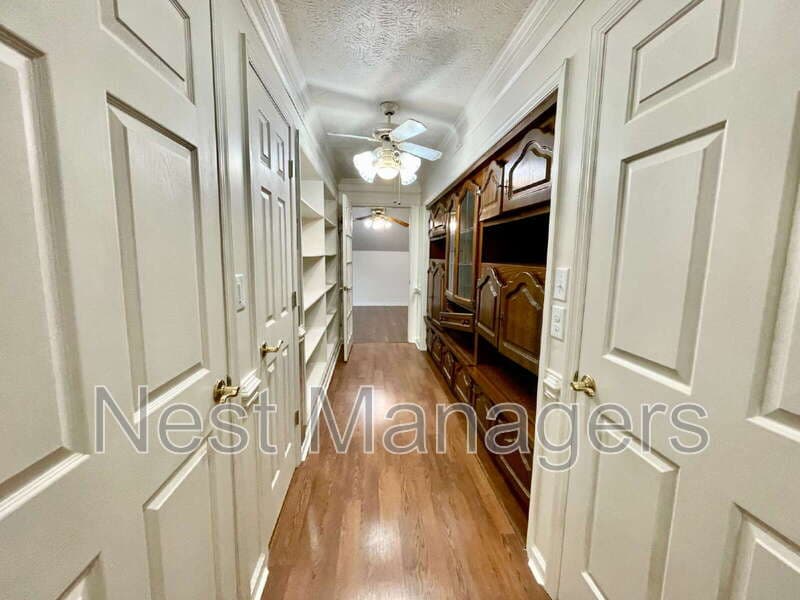 Fayetteville House: 5704 Kindley Dr