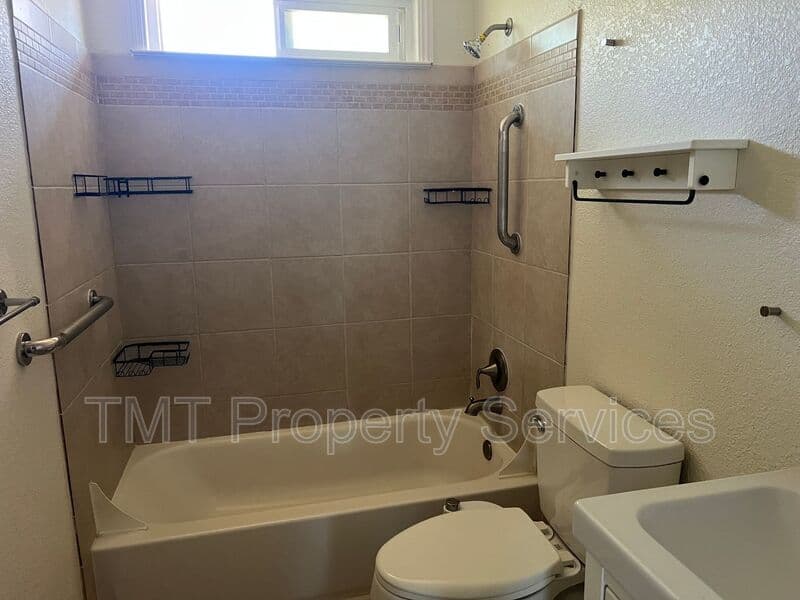 Sacramento House: 376 Morrison Avenue