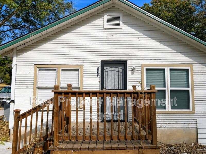 River Oaks House: 933 Gillham Rd