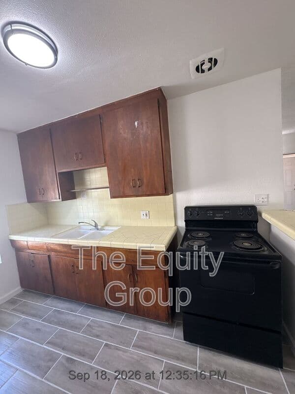 Hanford House: 560 South Richmond Avenue- 4