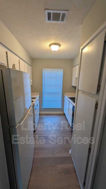 Hinesville Condo: 989 Live Oak Dr