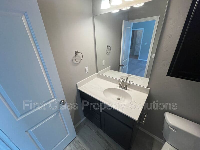 Yukon House: 11613 SW 8th Circle