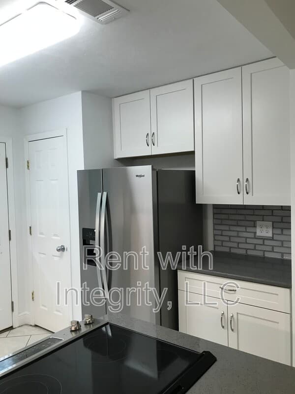 Tallahassee House: 1502-C Pullen Rd