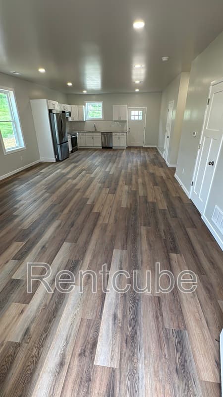 Dubuque House: 3860 Peru Rd