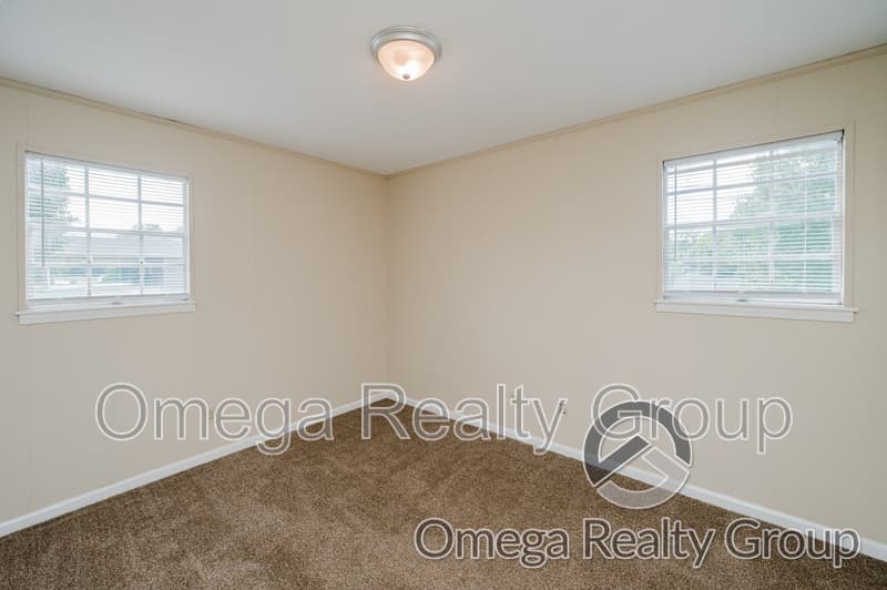 Leeds Condo: 8010 4th Ave