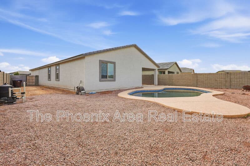 Maricopa House: 35786 W Santa Monica Ave