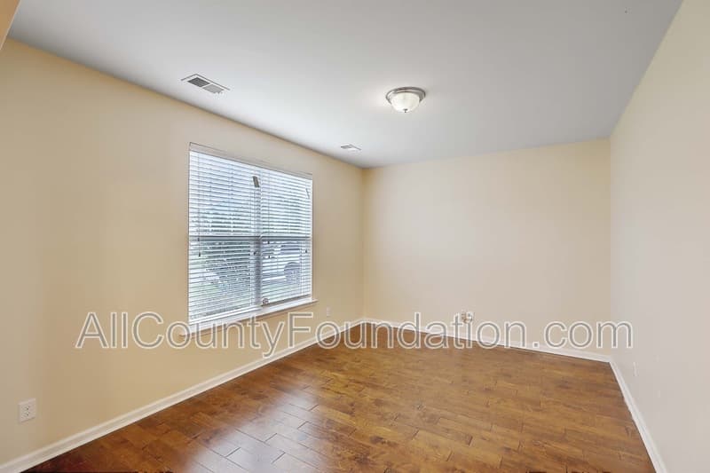 Summerville House: 431 Flat Rock Ln