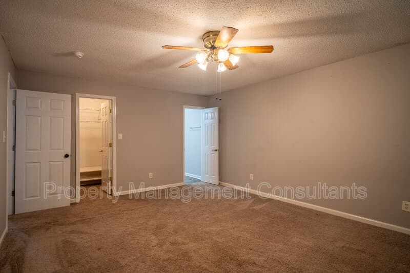 Huntsville House: 2624 Excalibur Drive Southeast