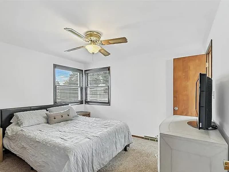 Ashwaubenon House: 2217 Barberry Lane