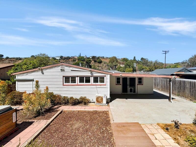 San Diego House: 3477 Aveley Place