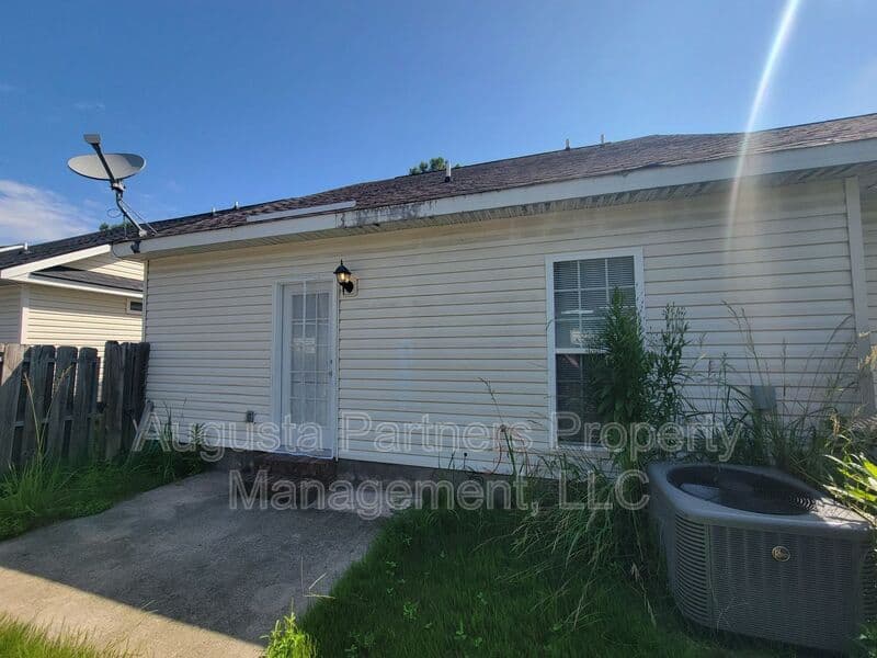 Martinez House: 211 Brook Court