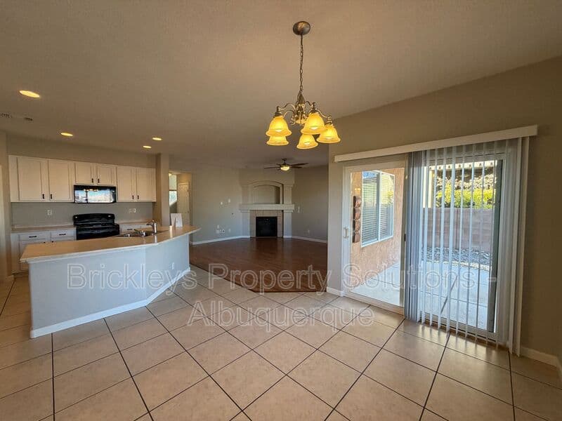 Rio Rancho House: 418 Paseo Roja Pl NE