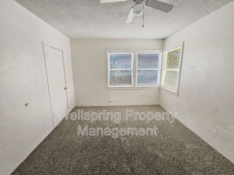 Ridgecrest Condo: 137 S Richmond B
