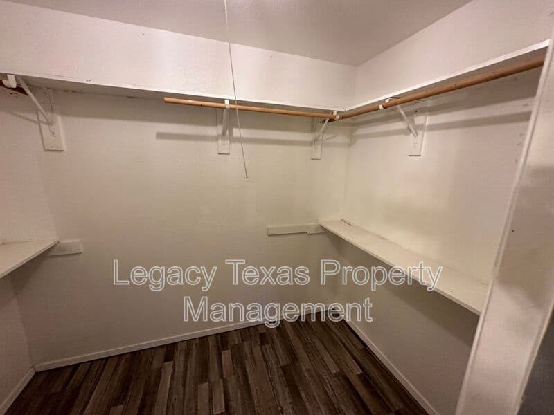 Mansfield House: 7185 Retta Mansfield Rd