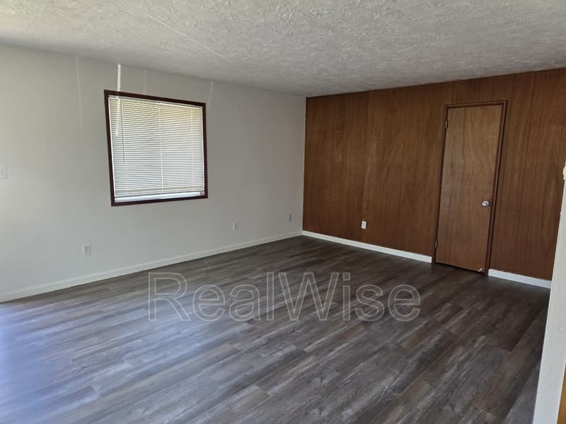 Vancouver Condo: 616 NE Anderson St
